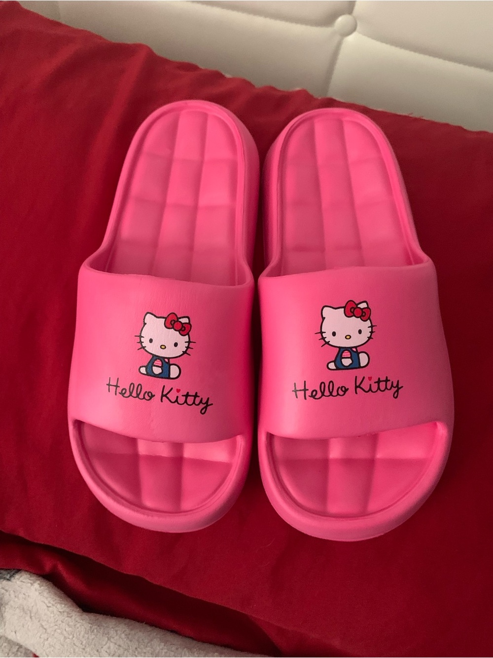 Hello Kitty Rare Dark Pink Slide Slippers women’s comfort 8.5\9